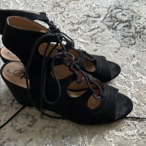American Rag Black Wedge Sandals with Cage Design preloved  3”wedge
